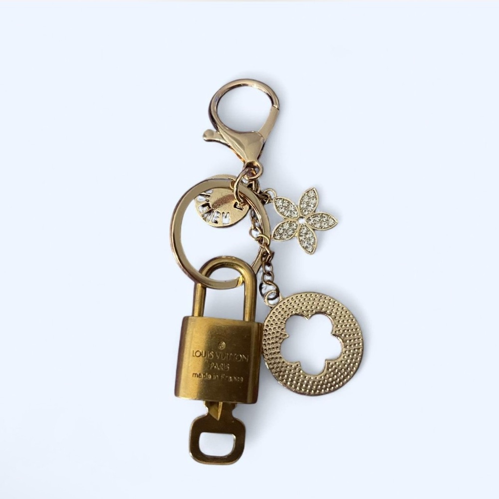 Gold and Cream Keychain Accessory - Picture 2 of 3